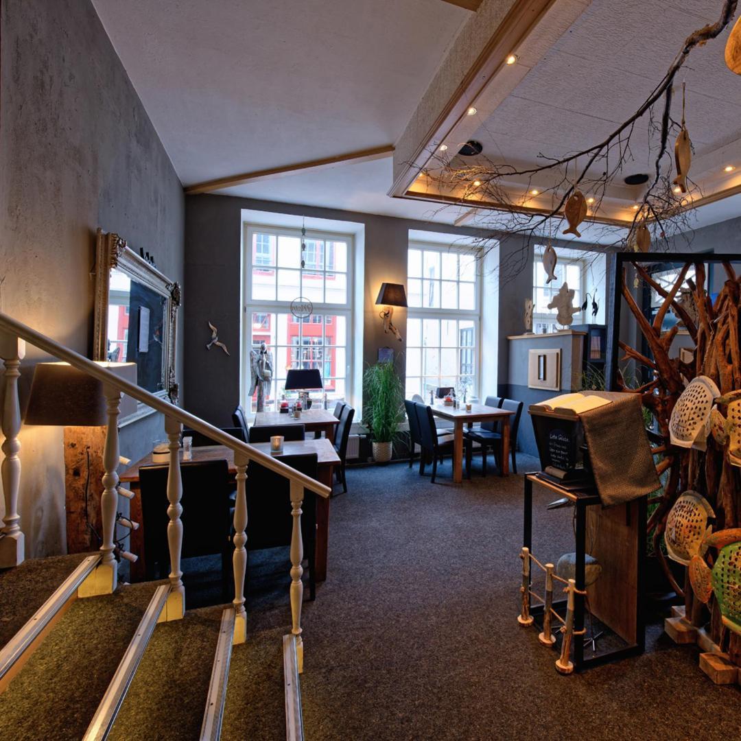 Отель Restaurant Haus Hamburg Леер Экстерьер фото